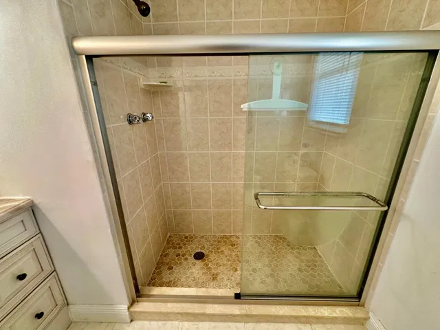 Unit 615 photo 14