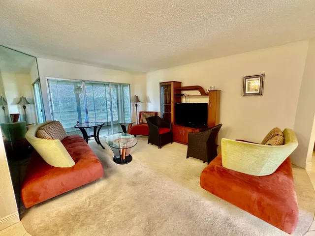Unit 615 photo 16