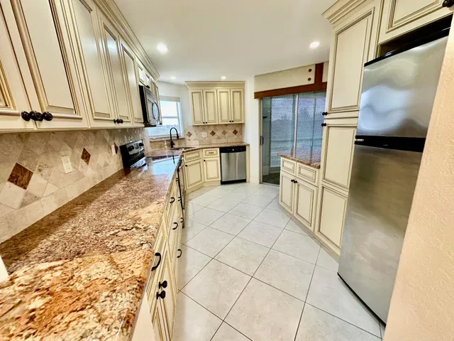 Unit 615 photo 19