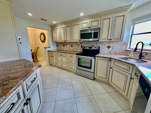 Unit 615 photo 20