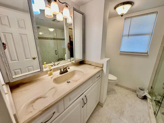 Unit 615 photo 24