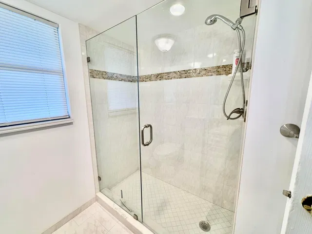 Unit 615 photo 25