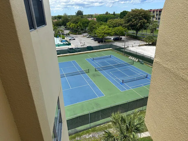 Unit 615 photo 33