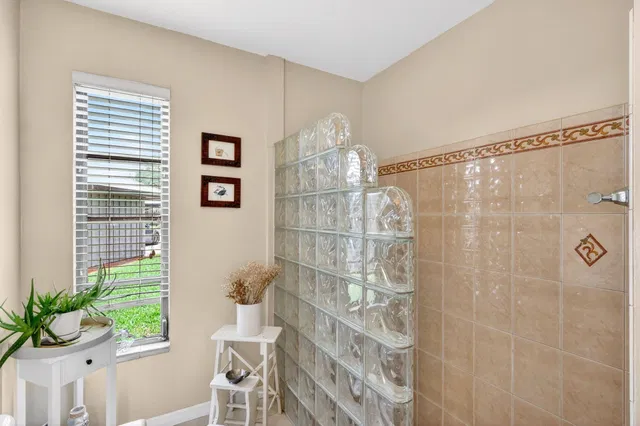  Residence photo 35