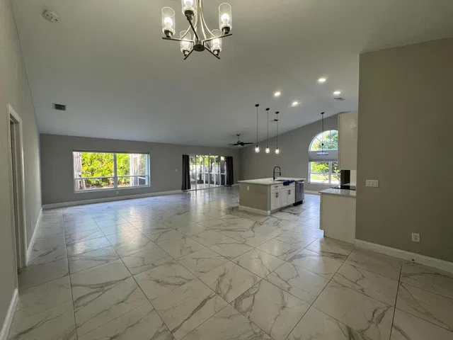 Residence photo 8