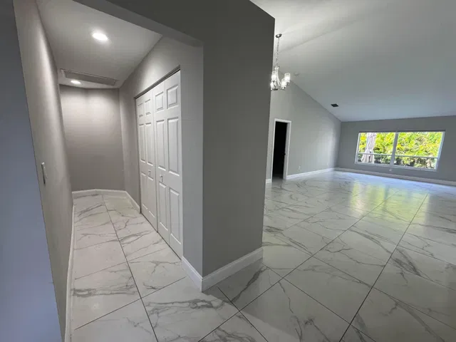 Residence photo 10