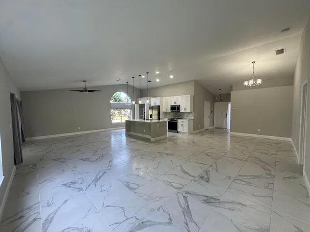 Residence photo 12