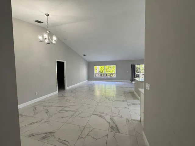 Residence photo 13
