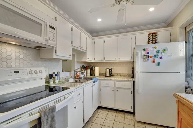  Unit 105 photo 6