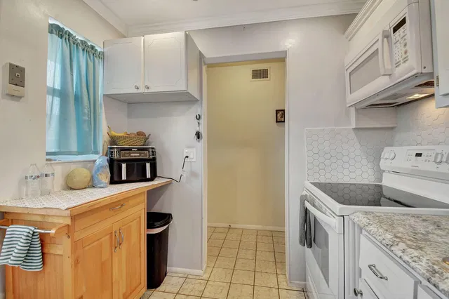  Unit 105 photo 8