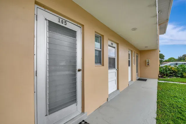  Unit 105 photo 17