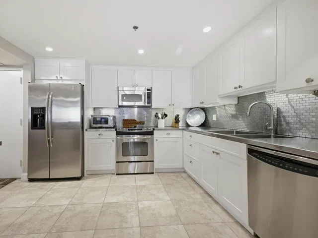 Unit 205 photo 9