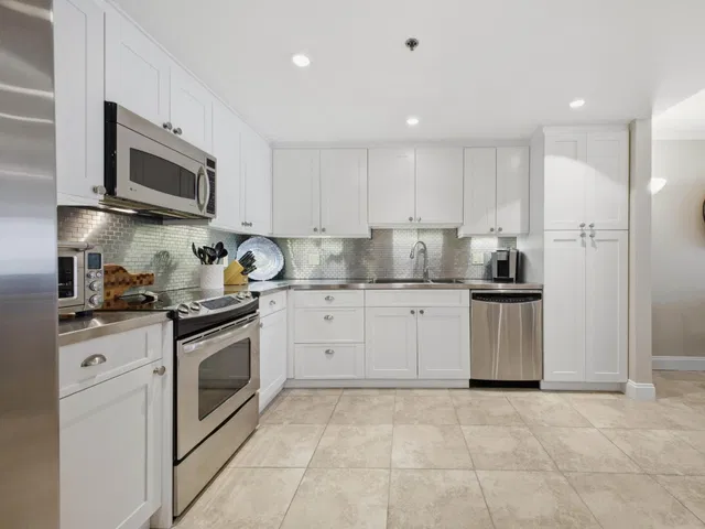 Unit 205 photo 10
