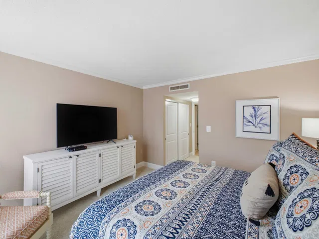 Unit 205 photo 18
