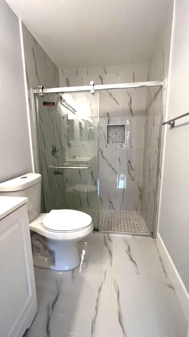 Unit B photo 17