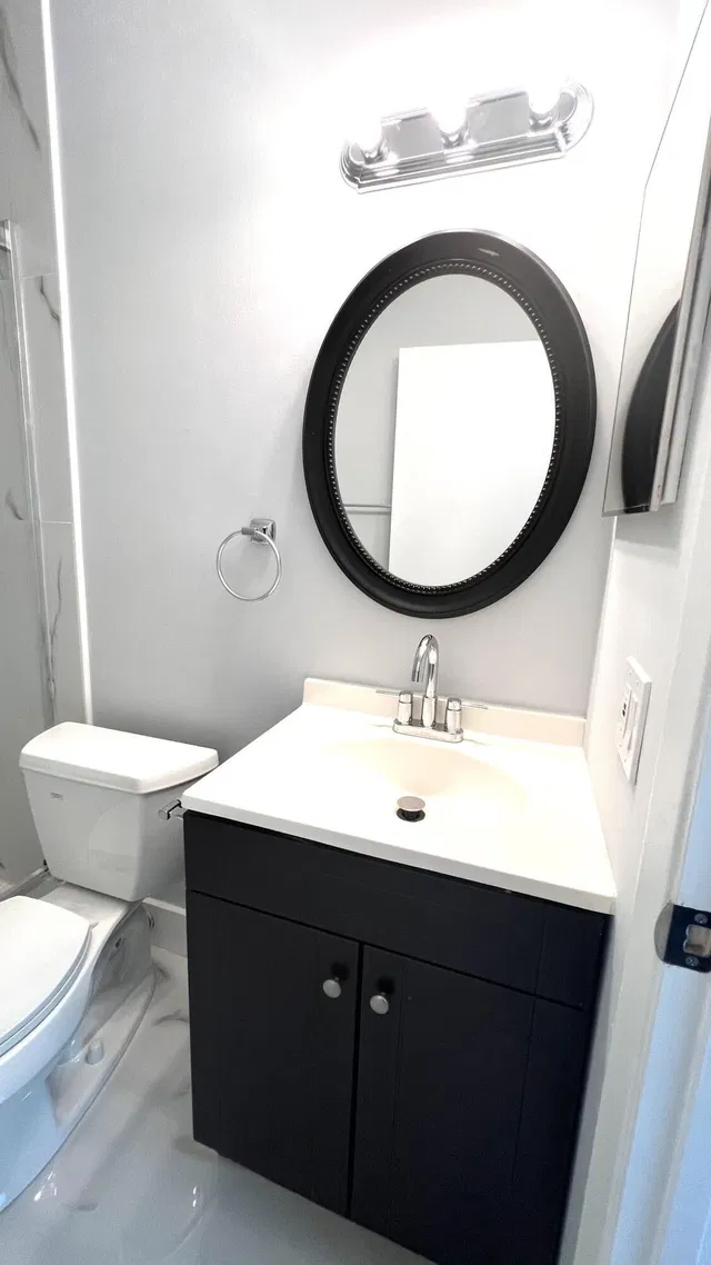 Unit B photo 21