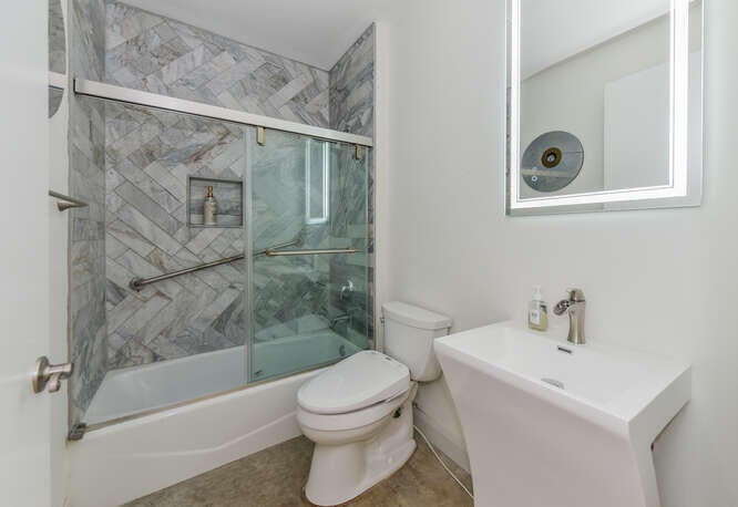 Unit 406 photo 7