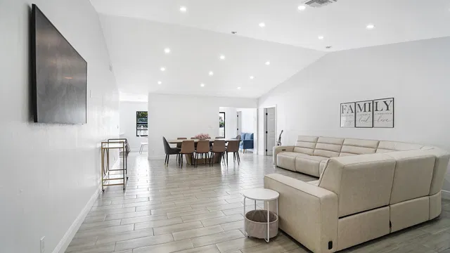 Residence photo 8