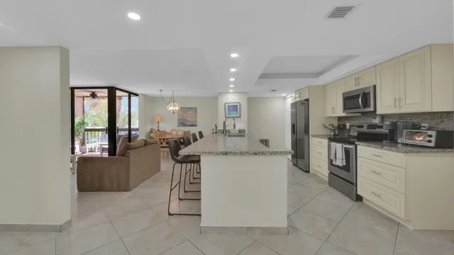 Unit 9207 photo 2