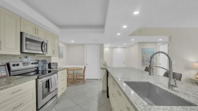 Unit 9207 photo 3