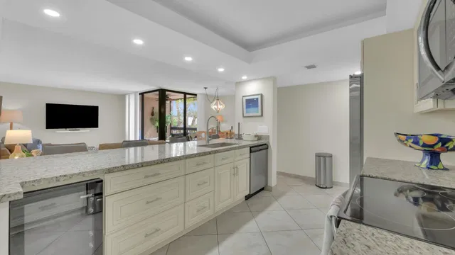 Unit 9207 photo 6