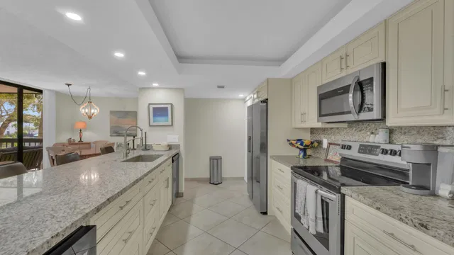 Unit 9207 photo 7