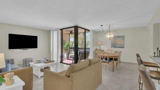 Unit 9207 photo 12