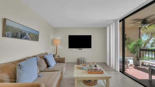 Unit 9207 photo 13