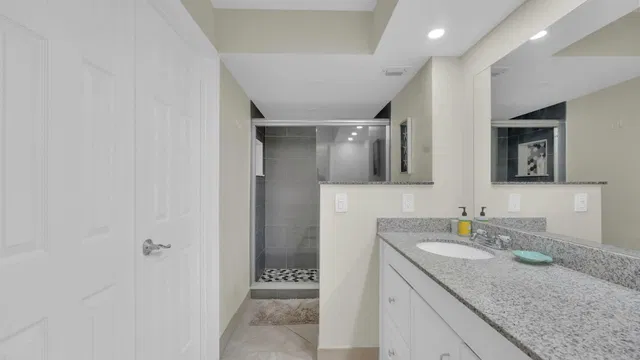 Unit 9207 photo 21