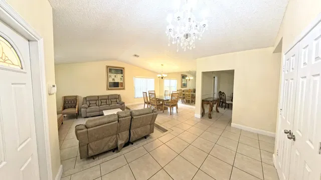  Residence photo 4