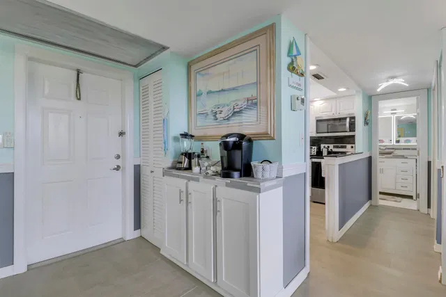 Unit 202 photo 4