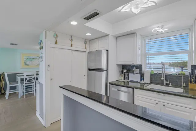 Unit 202 photo 7