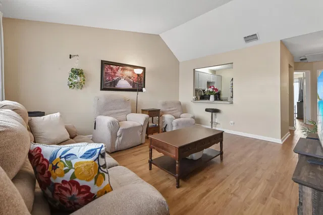 Unit 503 photo 6
