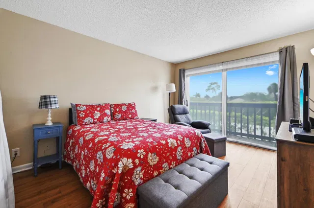 Unit 503 photo 11