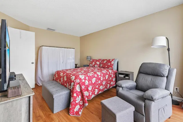 Unit 503 photo 12