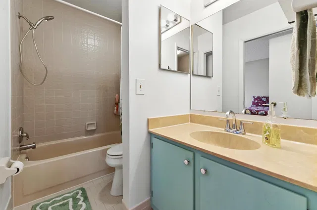 Unit 503 photo 13