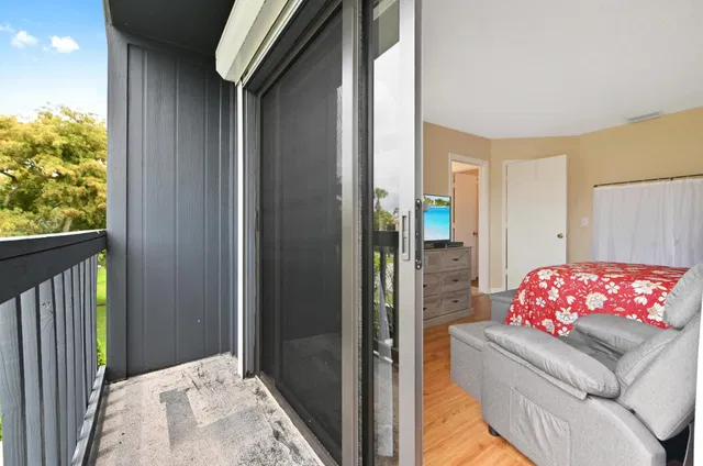 Unit 503 photo 16