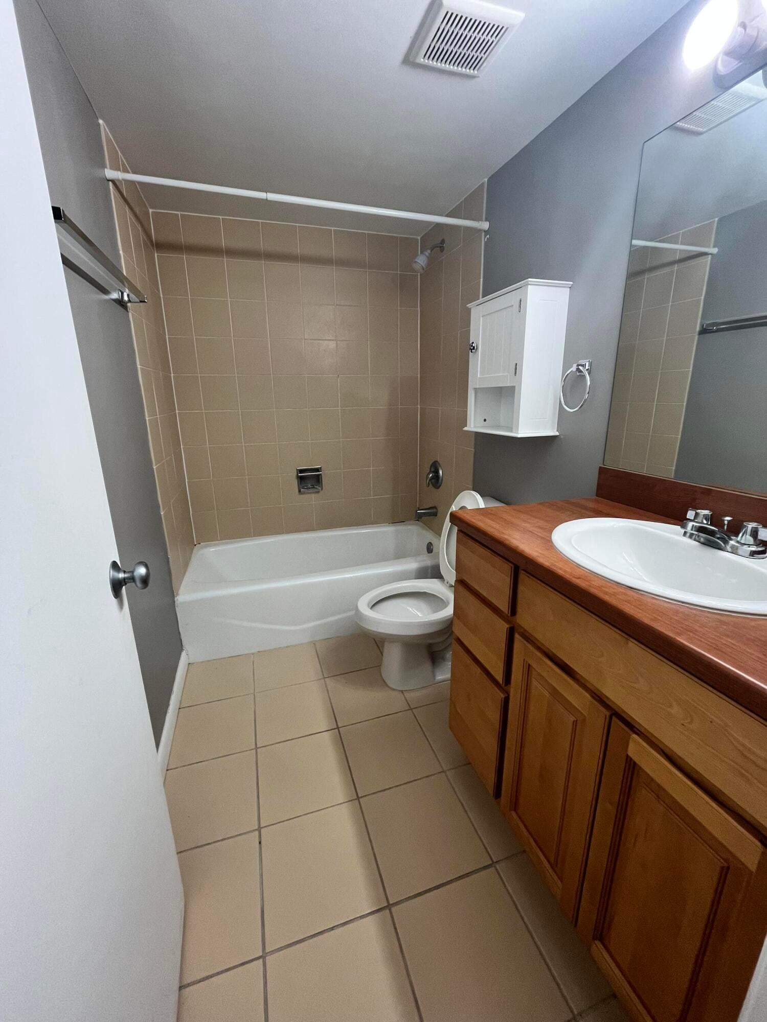 Unit 203 photo 11