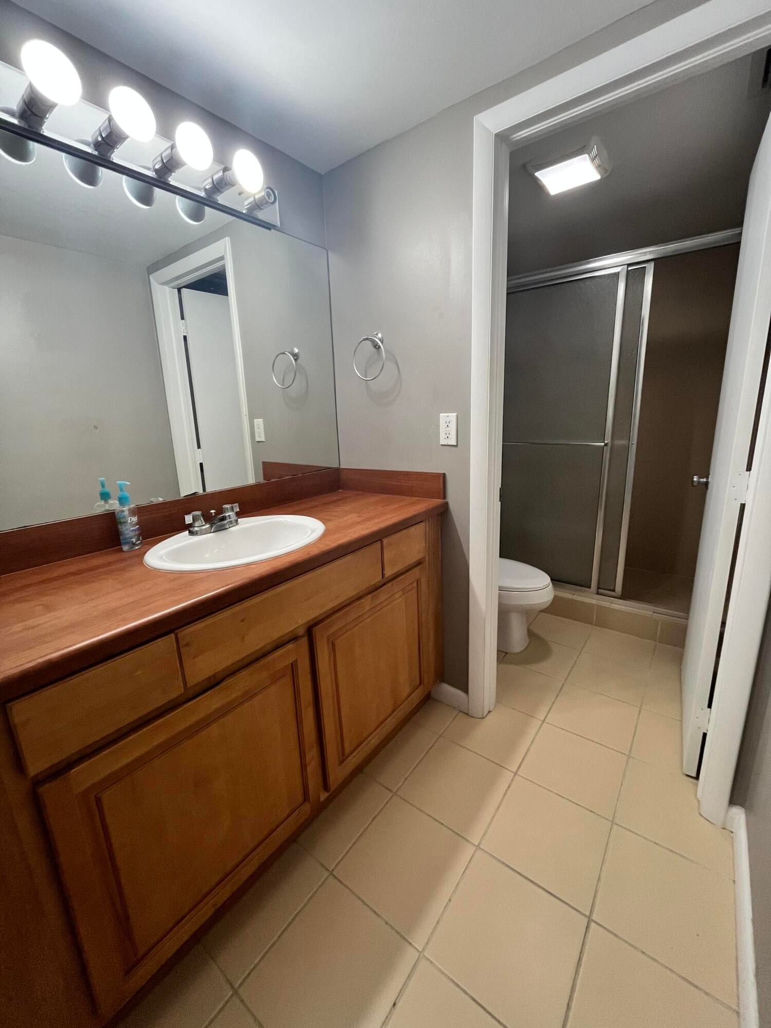 Unit 203 photo 12