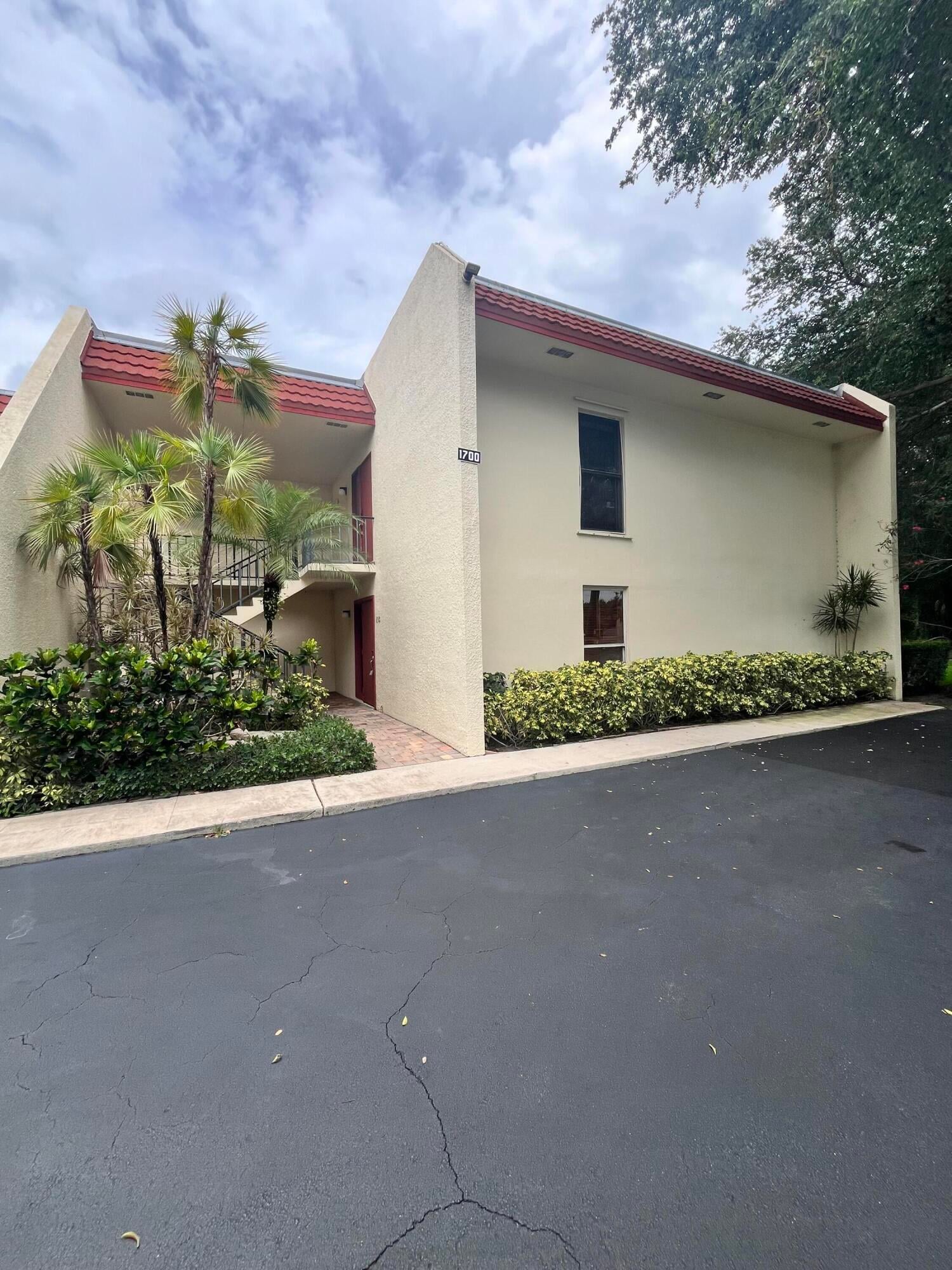 Unit 203 photo 14