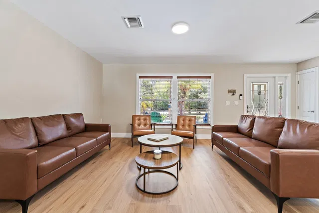 Residence photo 4