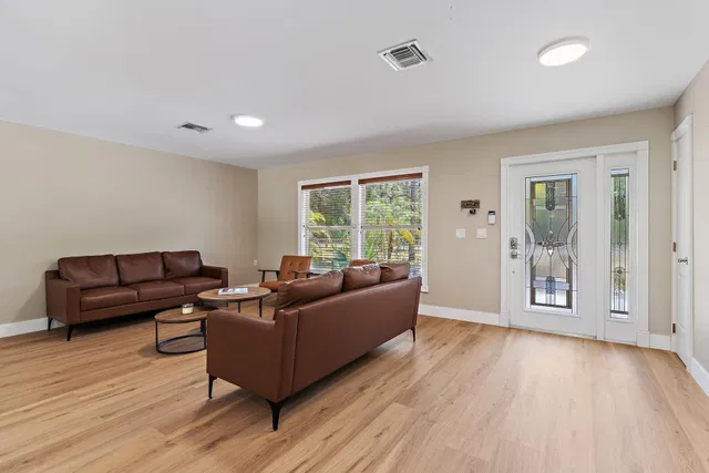 Residence photo 12