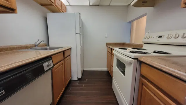 Unit 206 photo 18