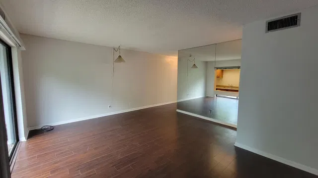 Unit 206 photo 19