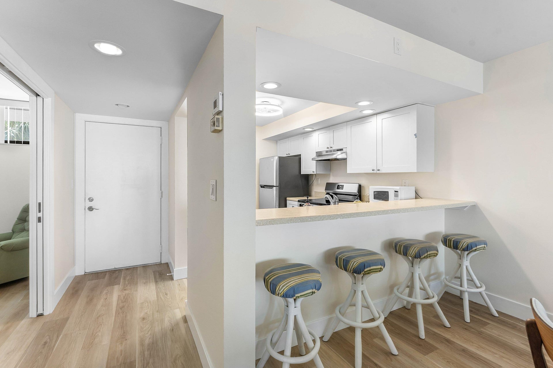 Unit 14203 photo 2