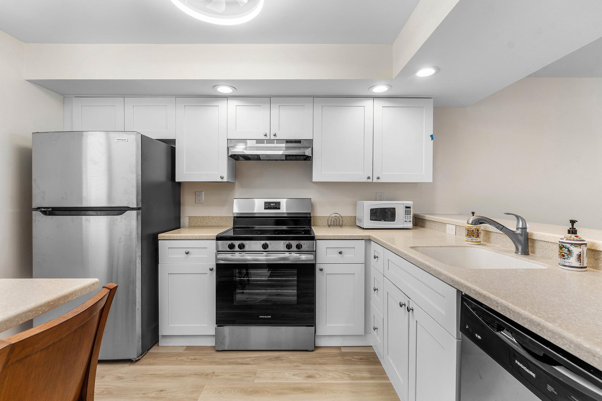 Unit 14203 photo 3