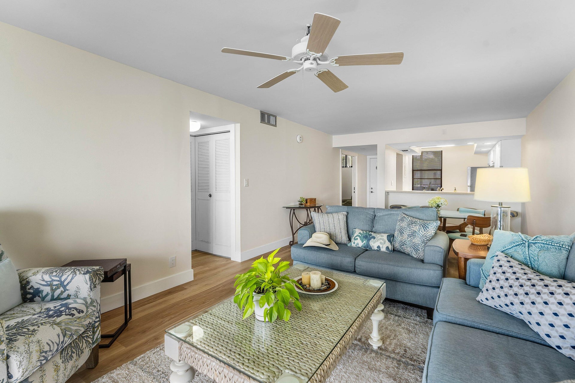 Unit 14203 photo 9