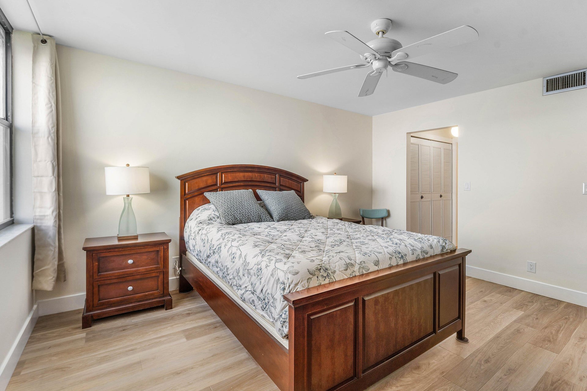 Unit 14203 photo 21