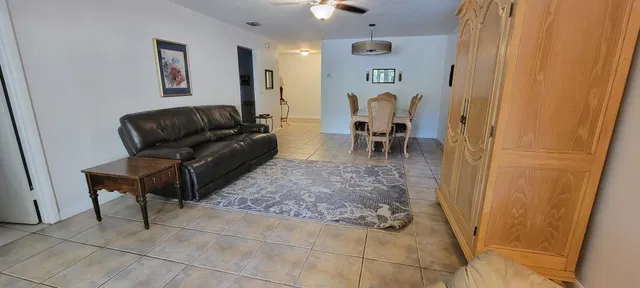  Residence photo 5