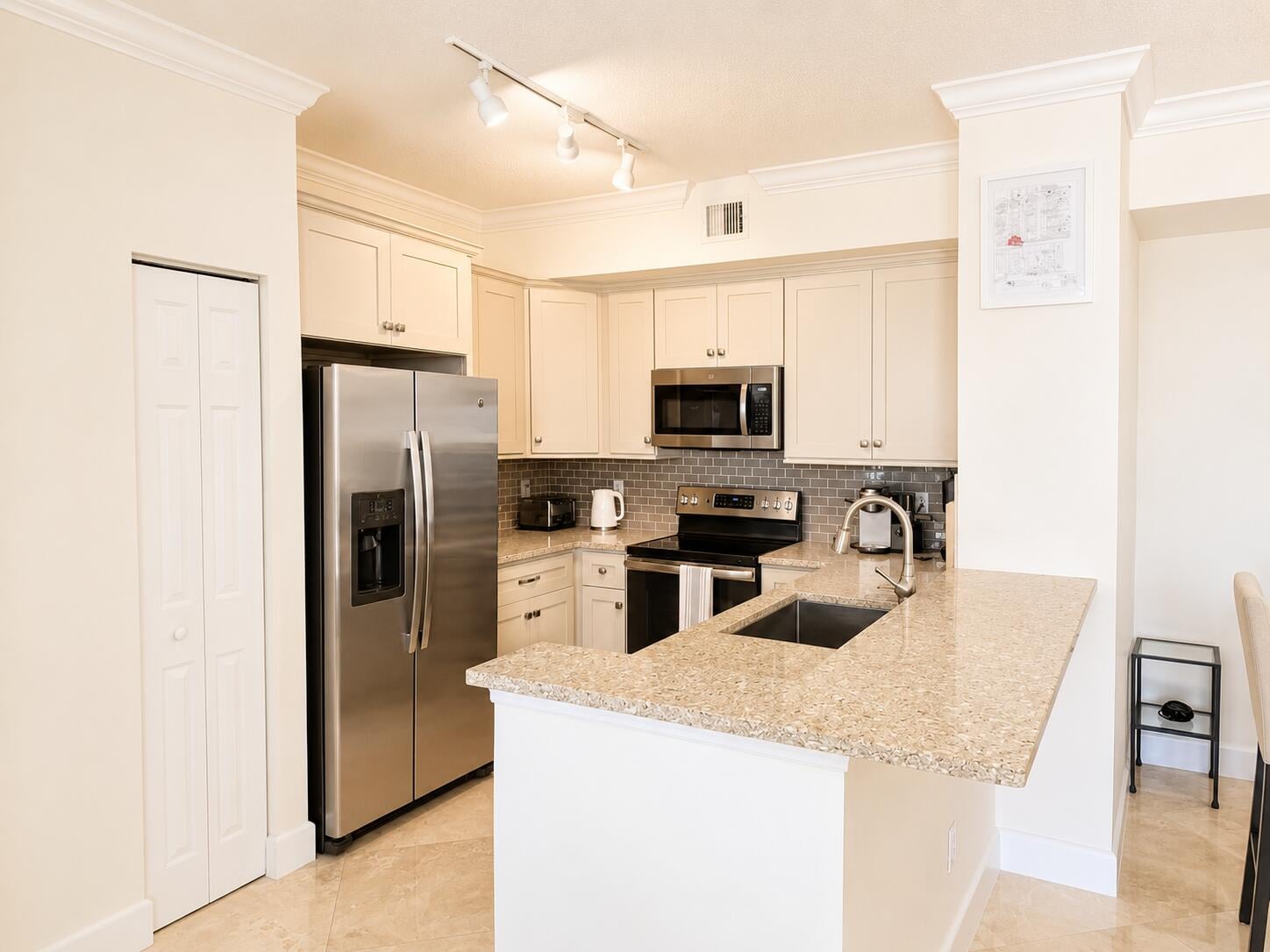 The Tower Condominium at Cityplace Unit 1004 photo 3